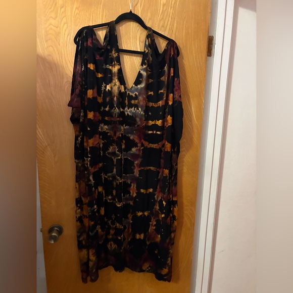 Caraucci Dresses & Skirts - Carauccii Elegant Black and Brown Tie-Dye Dress O/S
